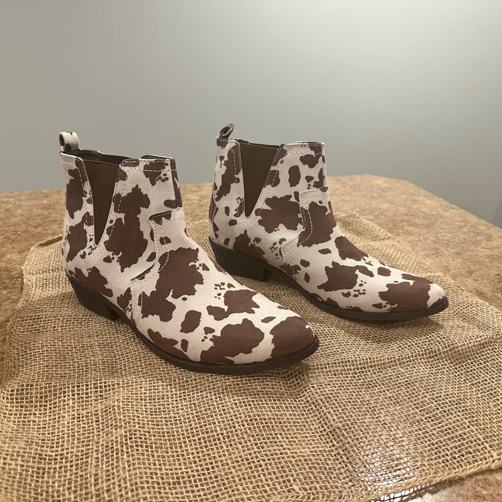 Ladies Arizona slip on booties size 8